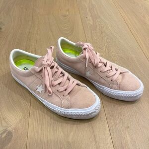 baby pink converse sneakers! super cute!! size 7